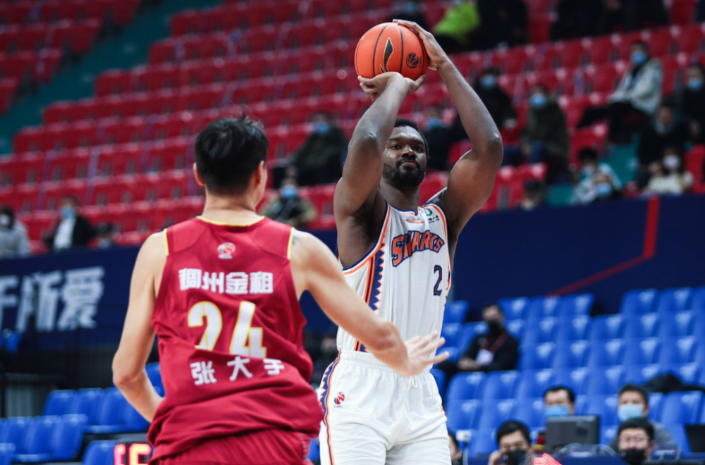 国王杯转会期再迎强敌，深圳男篮手感冰凉，主帅态度：底气十足，训练强度明显提升(深圳男篮新外援)-金年会首页